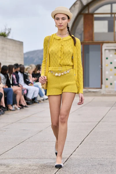 Look 18